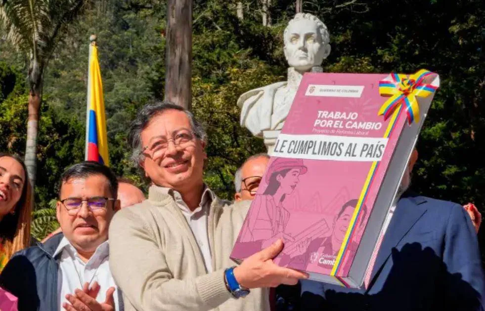 A pocas horas de la segunda vuelta, el Gobierno firma cuatro decretos de la reforma laboral