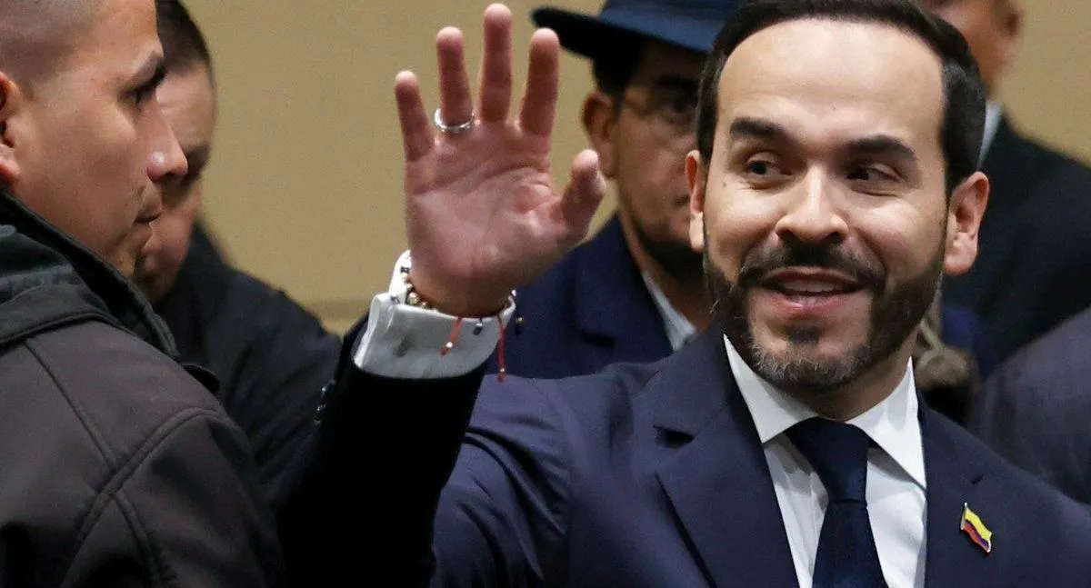 Abelardo de la Espriella asume la presidencia de Colombia en Cali en una ceremonia fuera de Bogotá
