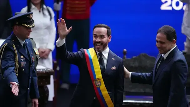 Abelardo de la Espriella asume la Presidencia de Colombia en medio de protestas