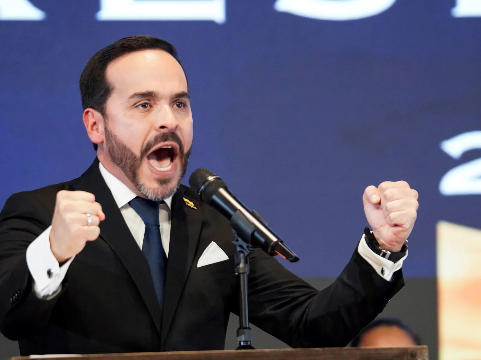 Abelardo de la Espriella asume la presidencia de Colombia en una ceremonia inédita en Cali