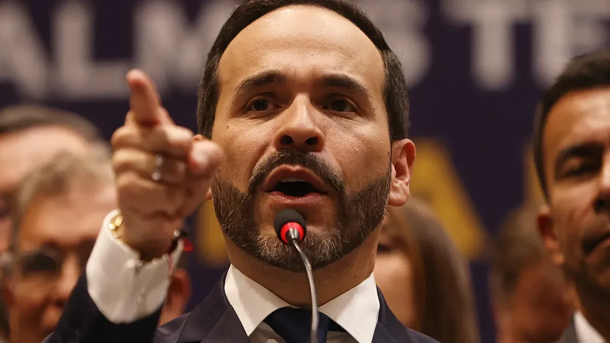 Abelardo de la Espriella asume la Presidencia de Colombia y releva a Gustavo Petro