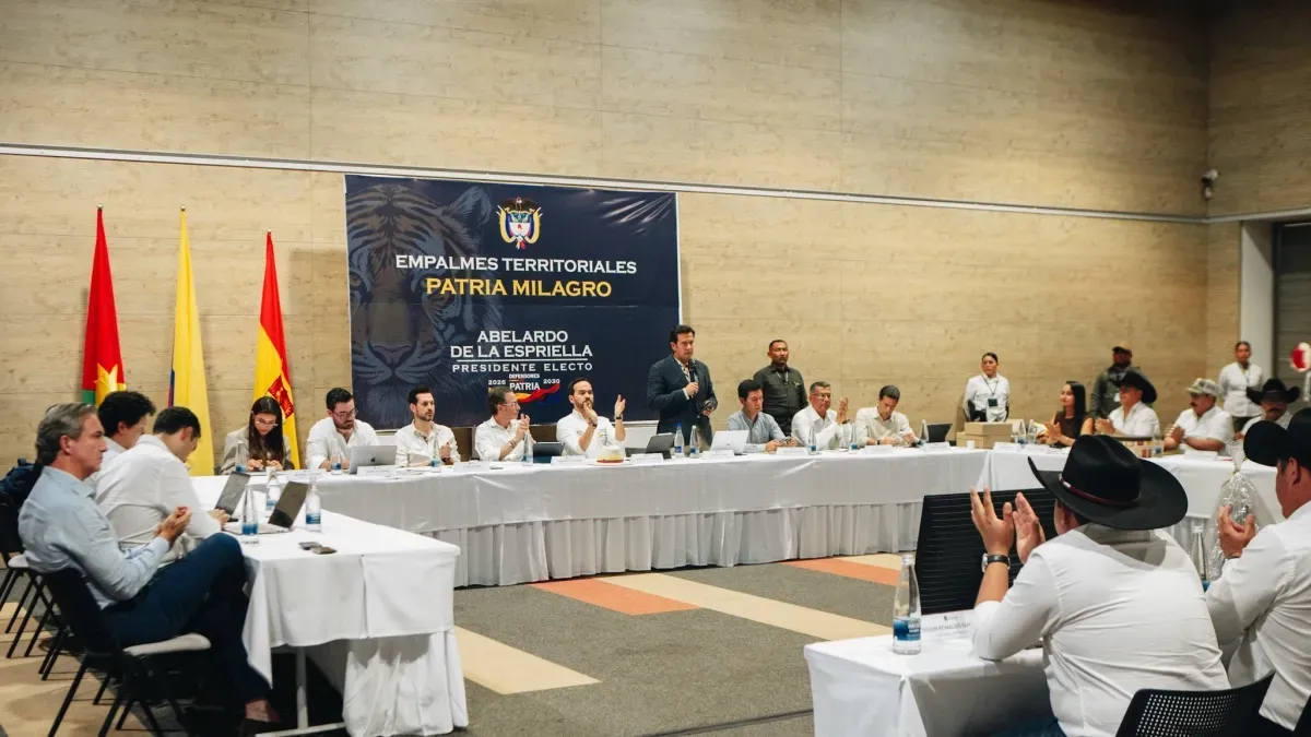 De La Espriella recorre Santander, Antioquia y Huila en su empalme territorial