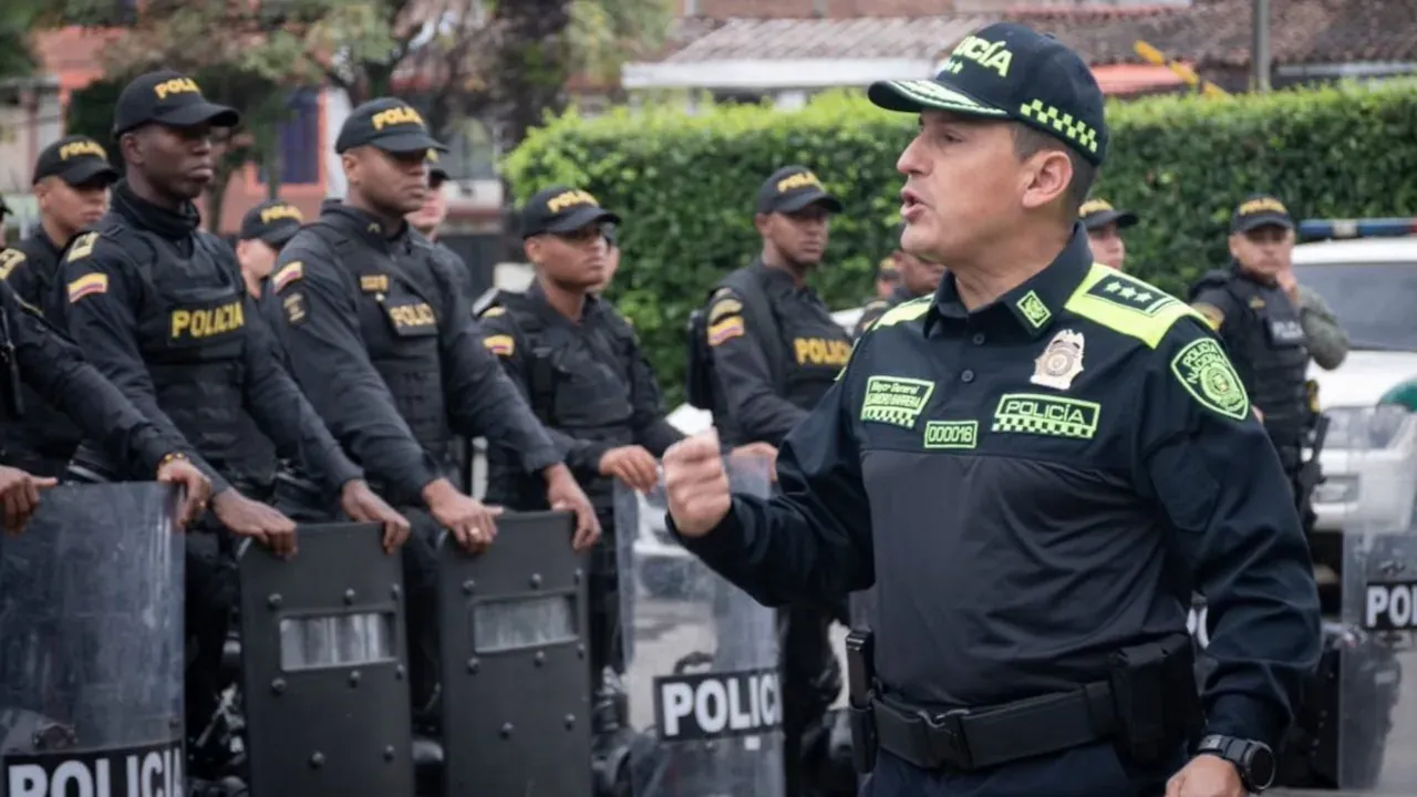 El presidente electo Abelardo de la Espriella designa al general (r) Alejandro Barrera como director de la Policía Nacional
