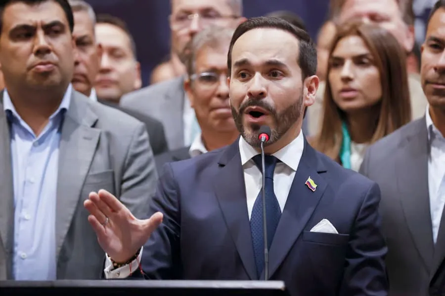 Abelardo de la Espriella inicia una rápida incursión en la política colombiana
