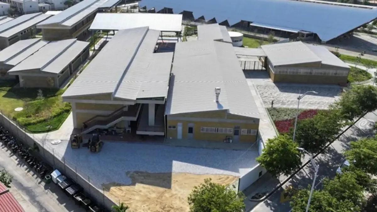 Abelardo de la Espriella entregó un colegio para 1.600 estudiantes en Barranquilla