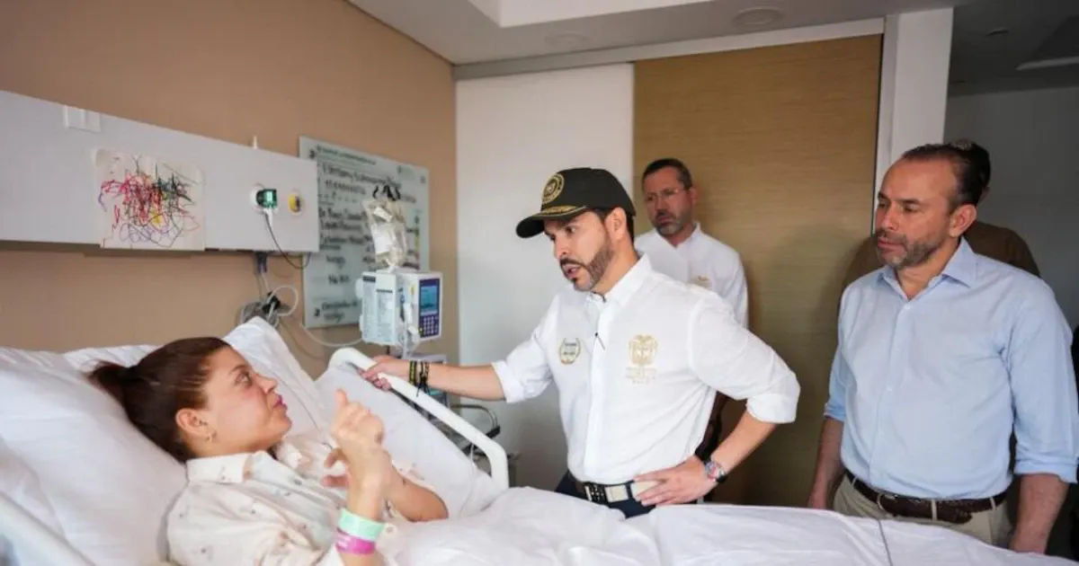Abelardo de la Espriella entregó un apartamento a Stephany Echevarría, herida en el temblor de Cali