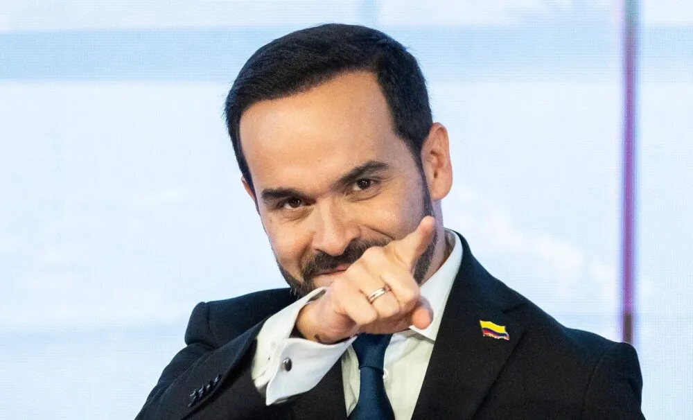 De la Espriella abre su mandato con un paquete de diez reformas estructurales