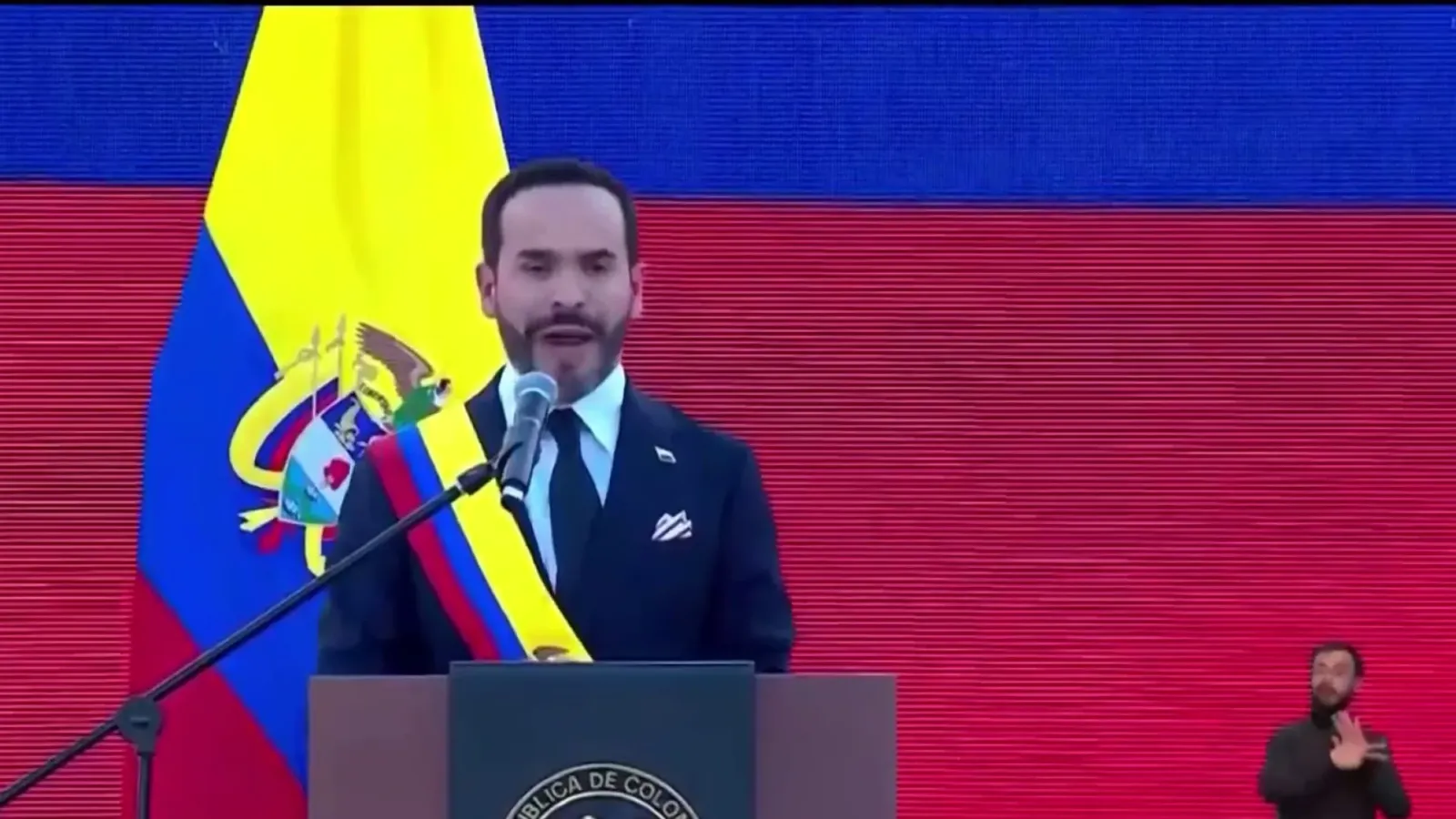 Abelardo de la Espriella inicia su gestión y anuncia reforma tributaria y eliminación del impuesto al patrimonio