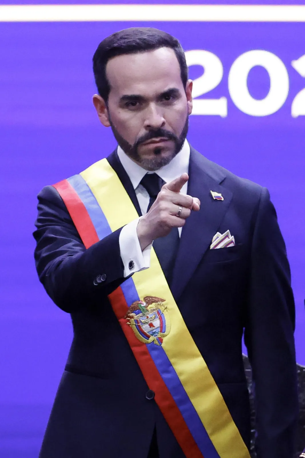 Abelardo de la Esprilla jura como presidente de Colombia ante auditorio en Cali