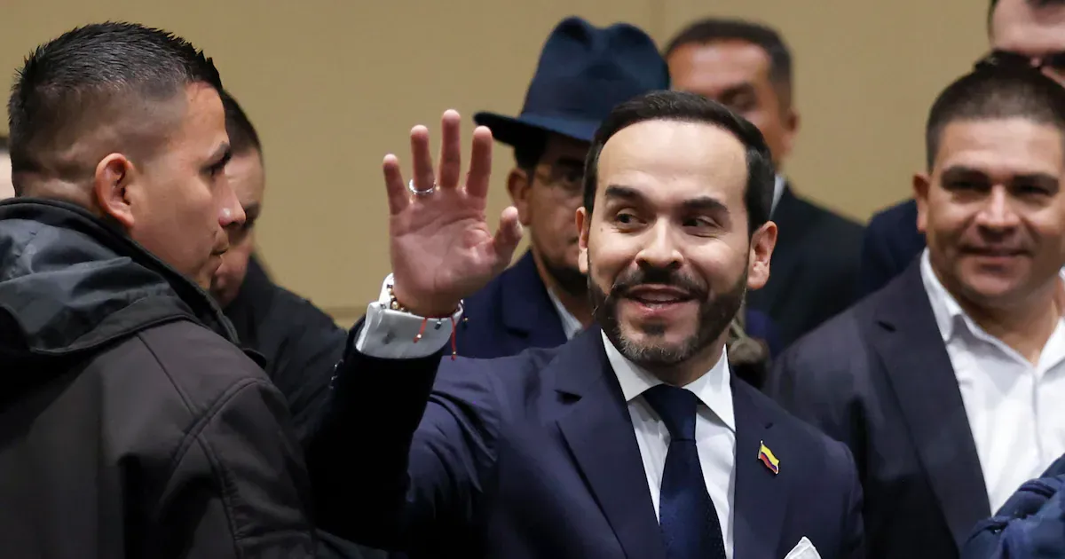 Abelardo de la Espriella juramenta como presidente de Colombia en una investidura fuera de Bogotá