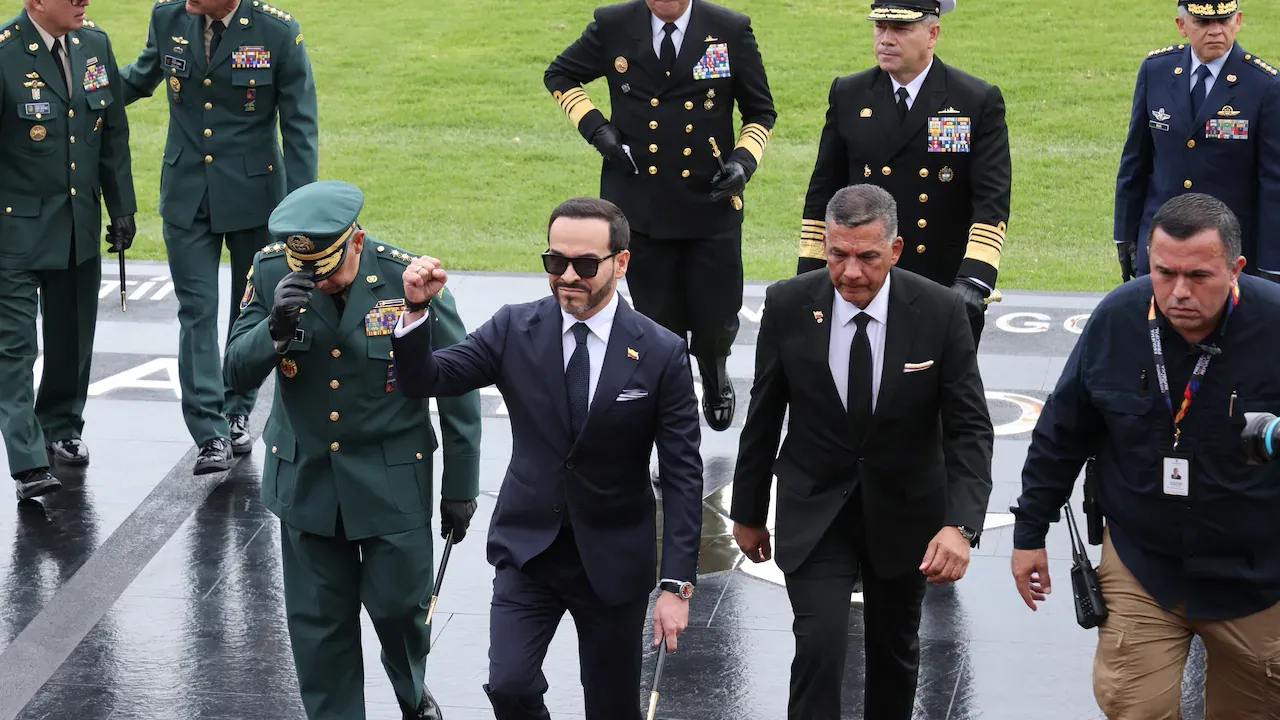 De La Espriella se dirige a las Fuerzas Armadas y deja claro que su respaldo no será incondicional