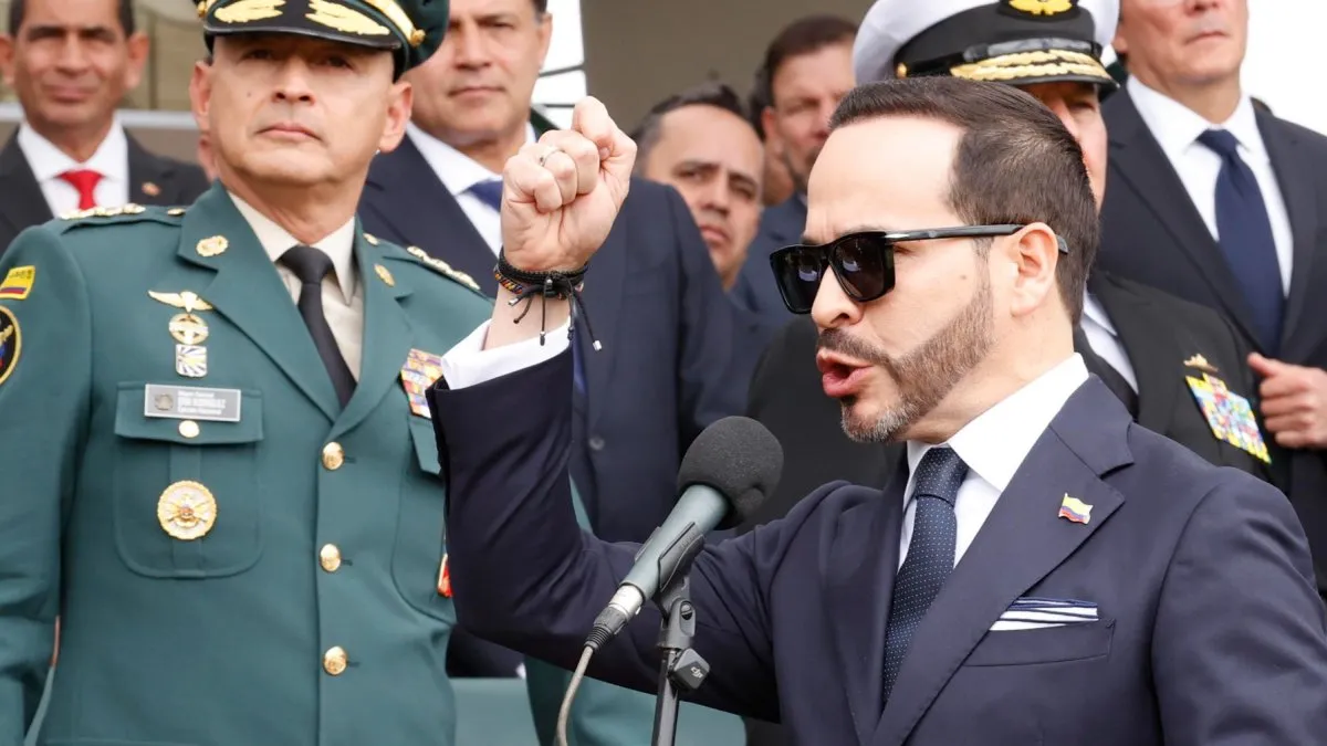 Abelardo de la Espriella firma decreto que levanta la suspensión del porte de armas en Colombia