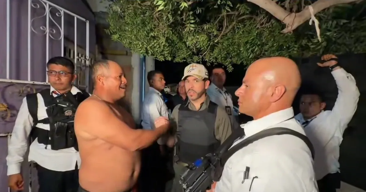 De la Espriella recorrió Santa Marta con chaleco antibalas y advirtió a estructuras armadas