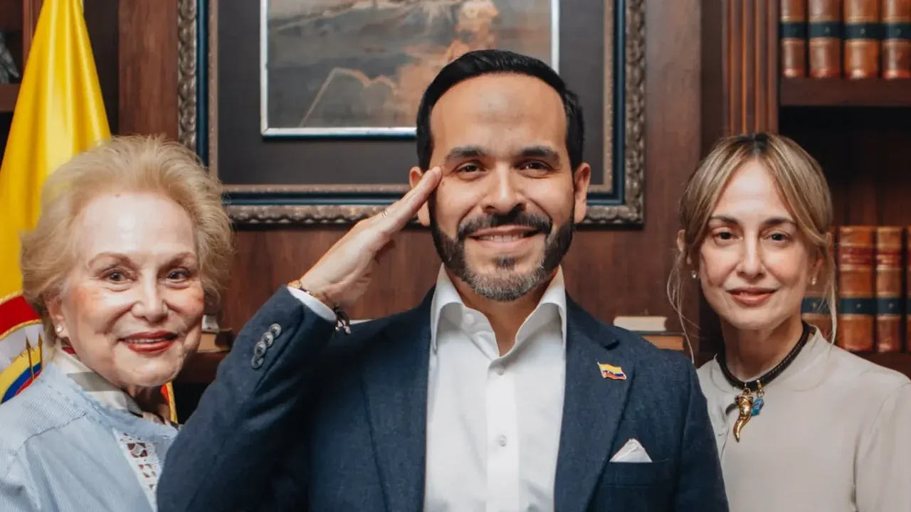 Silvia Tcherassi es nombrada embajadora ad honorem de la moda por el presidente electo De La Espriella