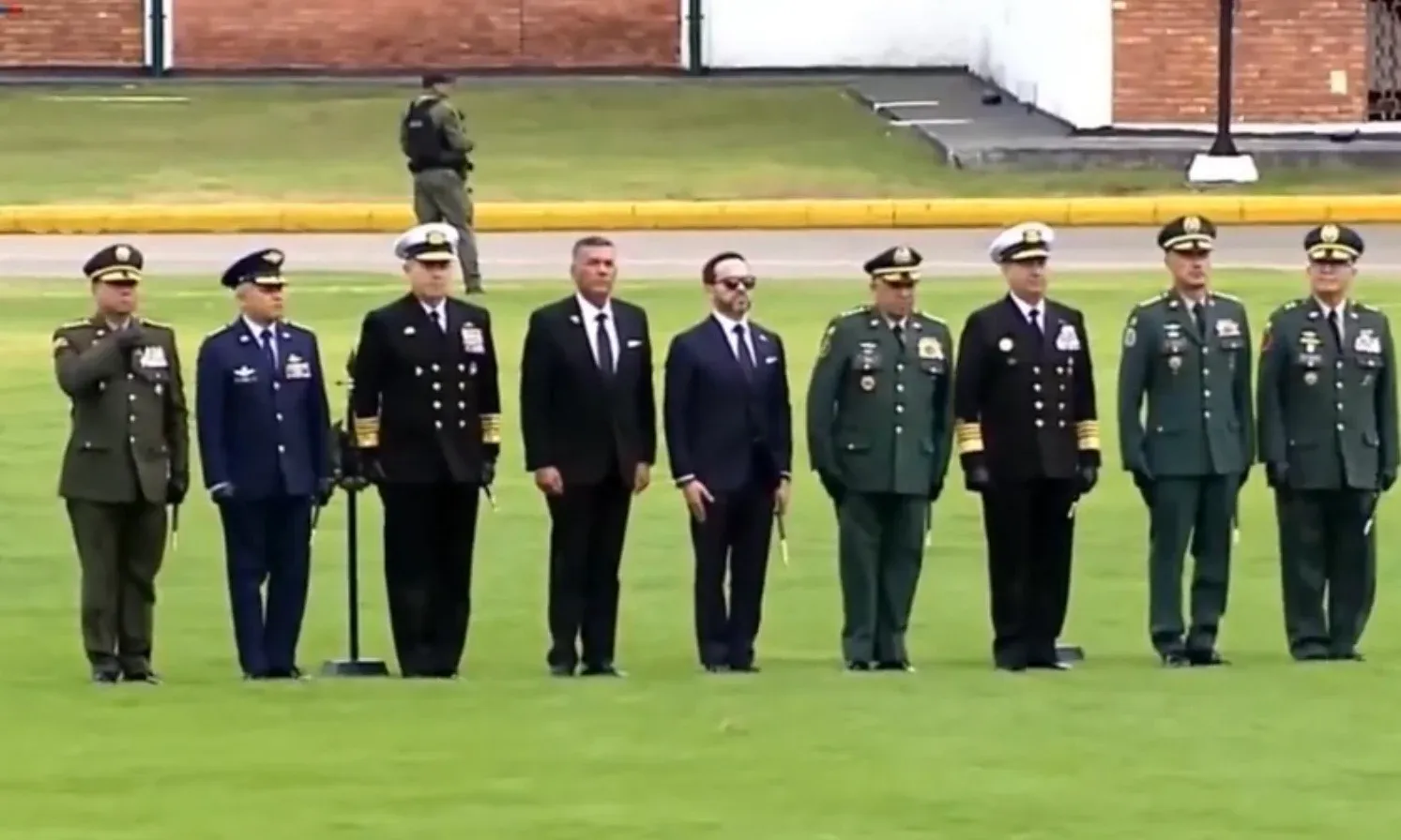 De La Espriella posesionó a su nueva cúpula militar y confirmó a Jorge Eduardo Mora como ministro de Defensa
