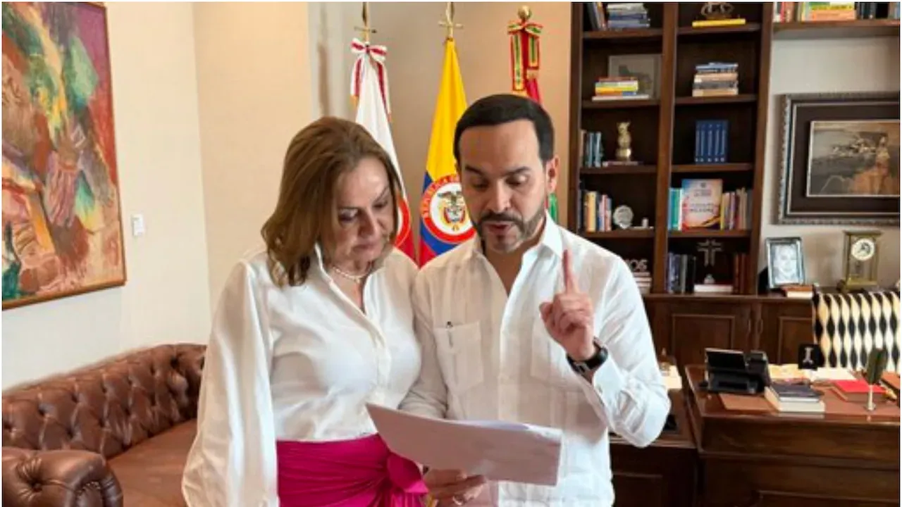 De La Espriella ordena revertir el alza de la gasolina en octubre y cita a la ministra de Minas