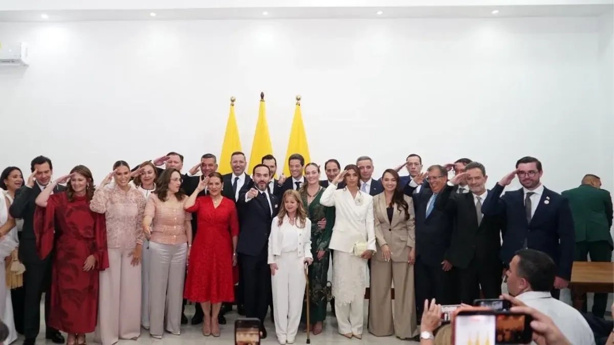 Abelardo de la Espriella posesionó a los 18 ministros que lo acompañarán en su gobierno