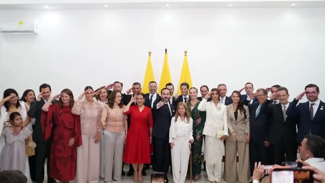Abelardo de la Espriella posesionó a sus ministros a puerta cerrada