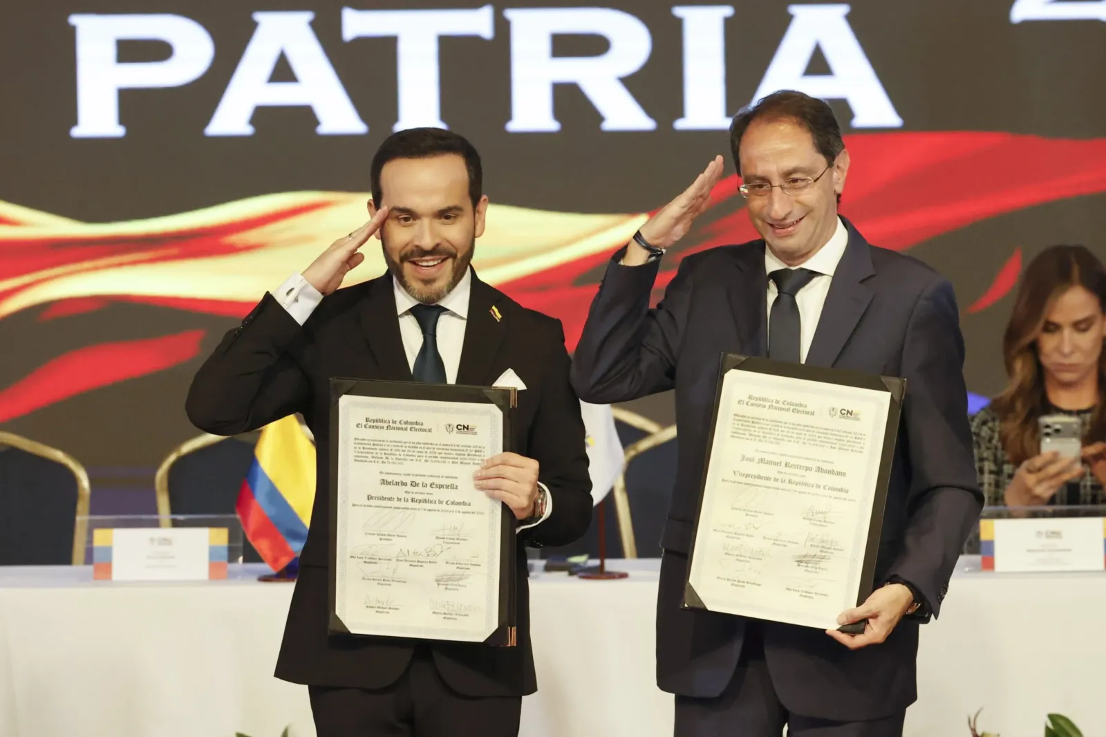 De la Espriella designa a sus ministros de Agricultura y Minas y Energía y llega a 13 de 18 carteras