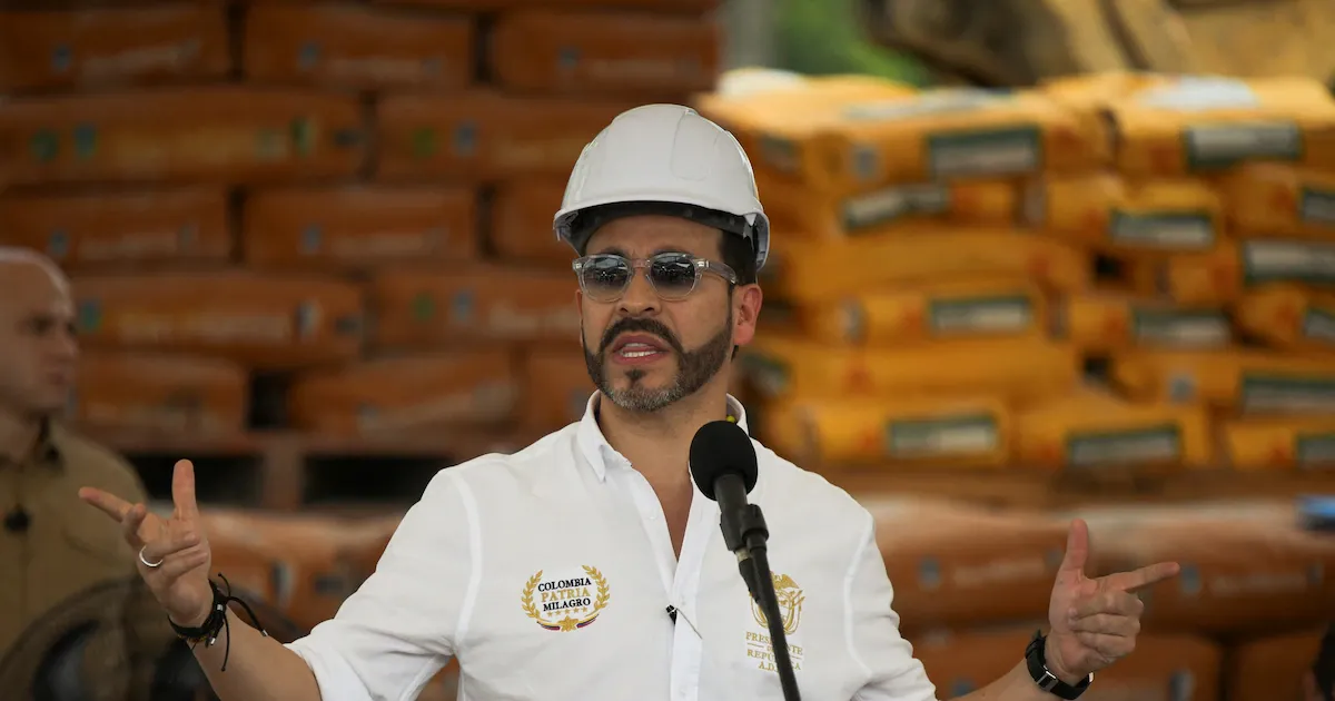 Abelardo de la Espriella amplía de cuatro a seis las viviendas prometidas a damnificados del sismo en Cali
