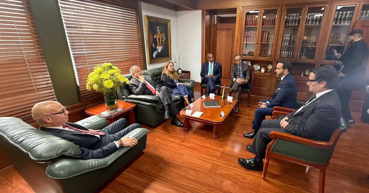 Abelardo de la Espriella visitó por primera vez las altas cortes y habló de independencia de poderes