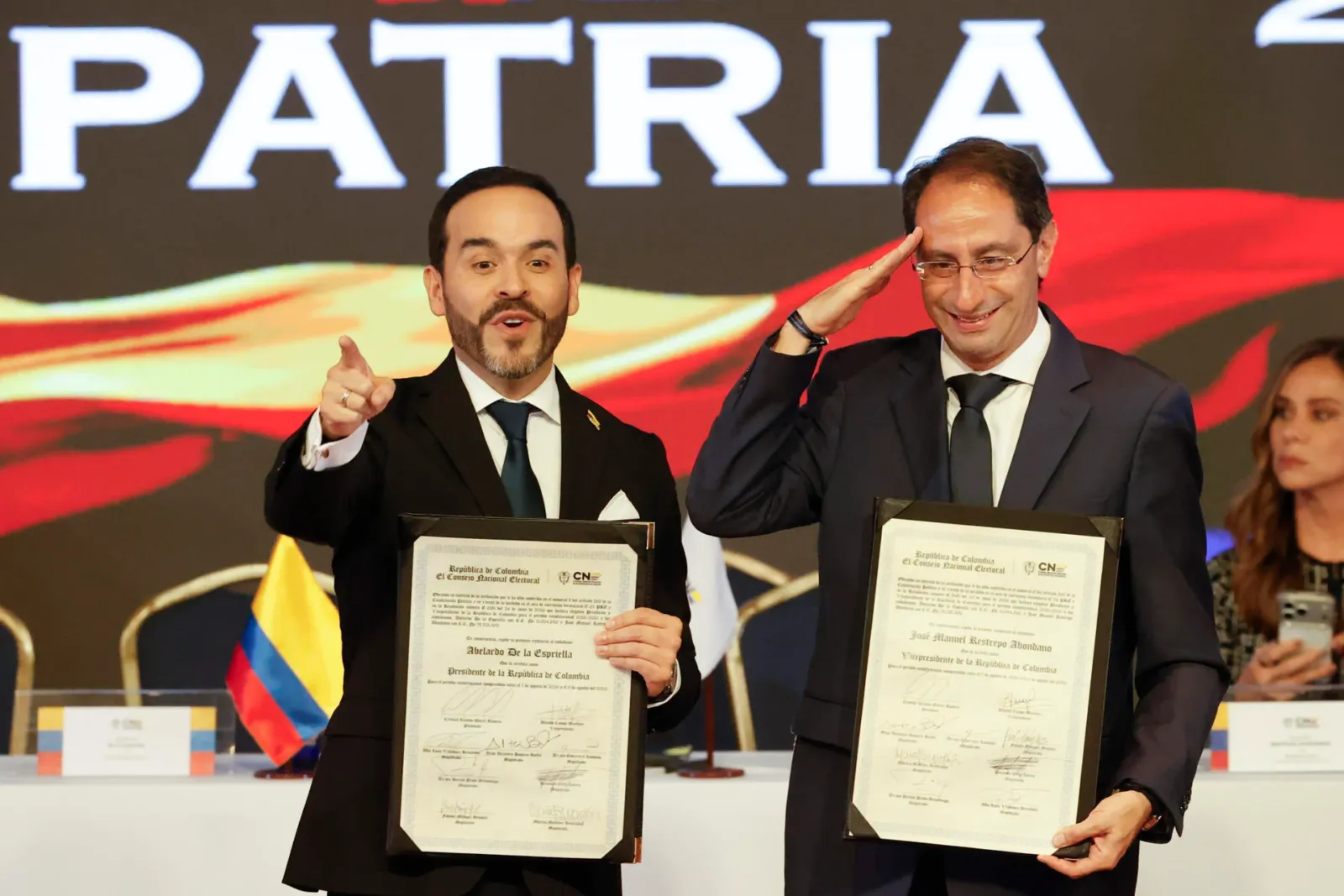 Abelardo De la Espriella recibe la credencial que lo acredita como presidente electo de Colombia