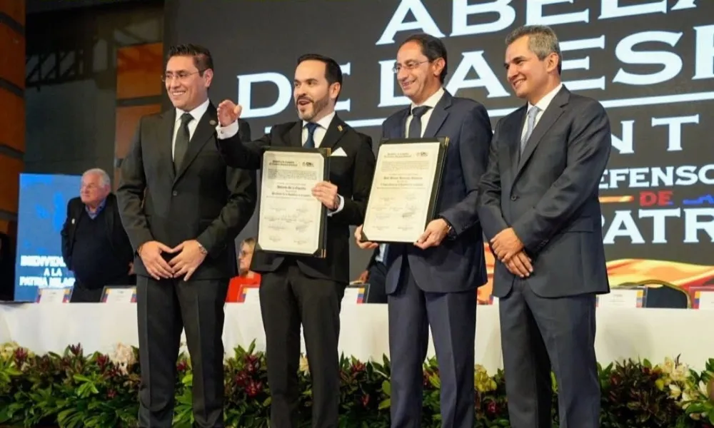Abelardo de la Espriella recibe su credencial como presidente electo y anuncia las prioridades de su gobierno