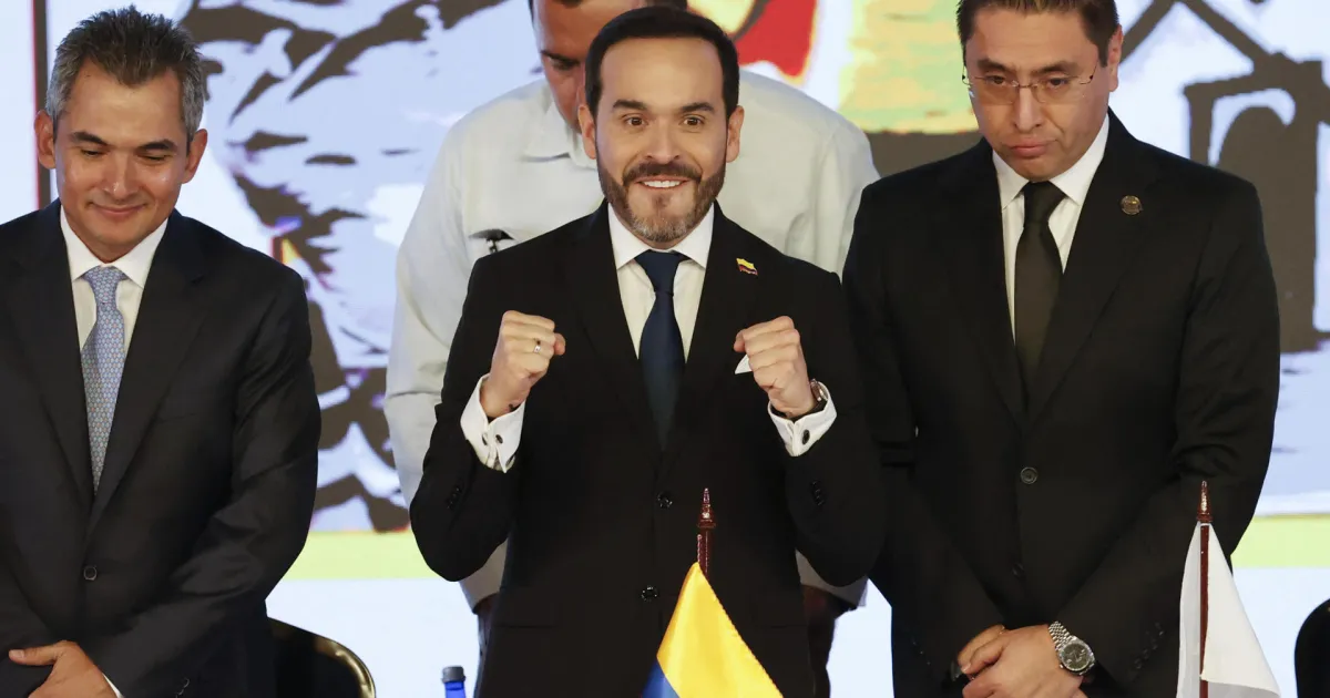 Abelardo de la Espriella recibe la credencial que lo acredita como presidente electo de Colombia