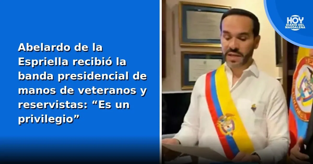 Abelardo de la Espriella recibió la banda presidencial de manos de veteranos y reservistas