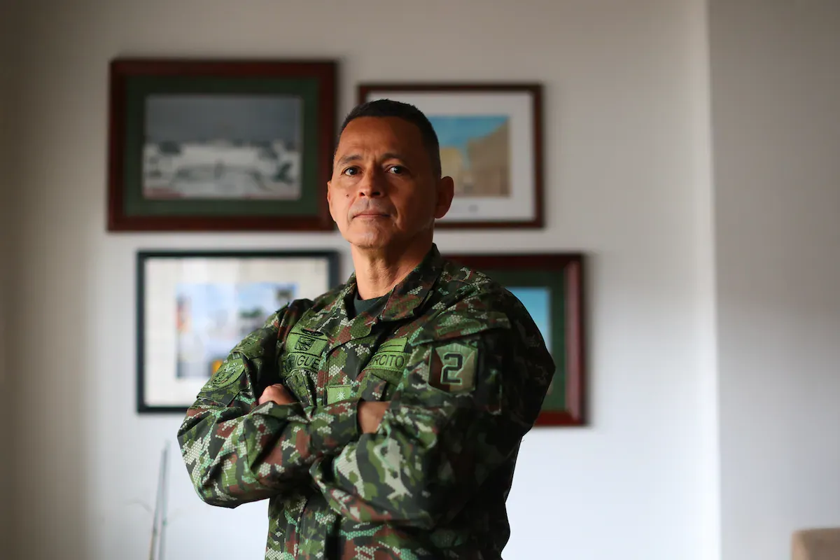 Abelardo de la Esprilla llama del retiro al general Erick Rodríguez para comandar las Fuerzas Militares