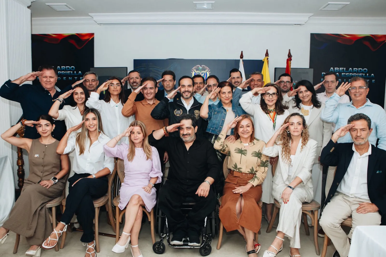 De la Espriella sostiene consejo de trabajo con sus ministros designados