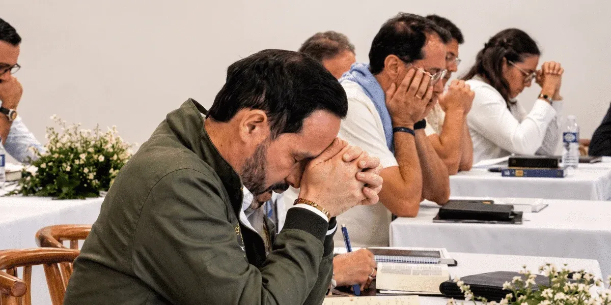 Abelardo de La Espriella se prepara para asumir la presidencia con un retiro espiritual
