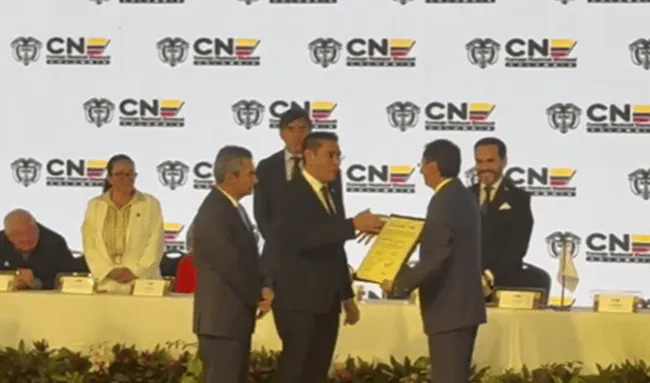 Abelardo de la Espriella y José Manuel Restrepo reciben sus credenciales como presidente y vicepresidente electos