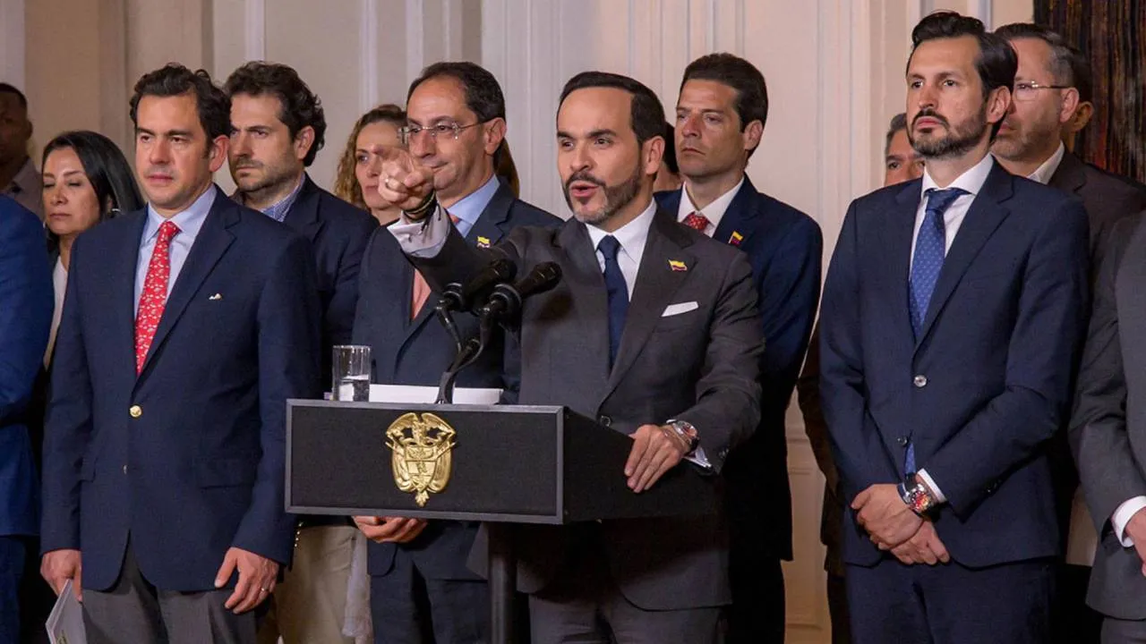 Abelardo endurece la austeridad: viajes al exterior “económicos” y bajo el aval de Presidencia