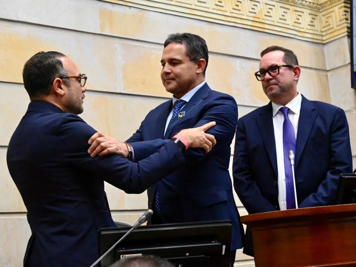 Abelardo enfrenta su primera derrota en el Congreso frente a la alianza uribista