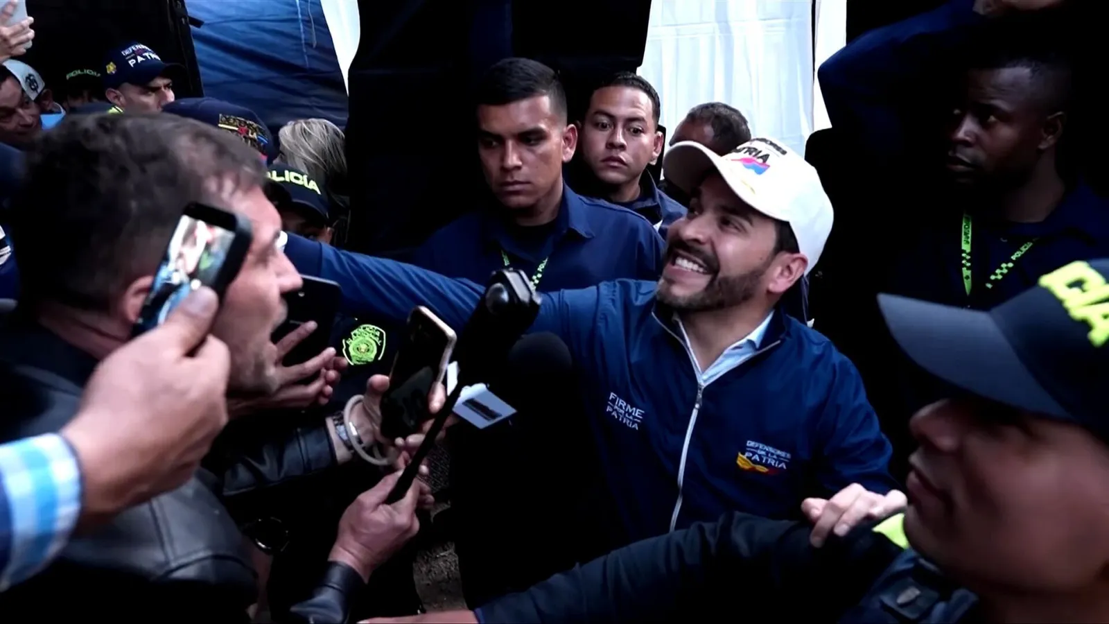 Abelardo de la Esprilla toma posesión como presidente de Colombia en una ceremonia atípica y blindada