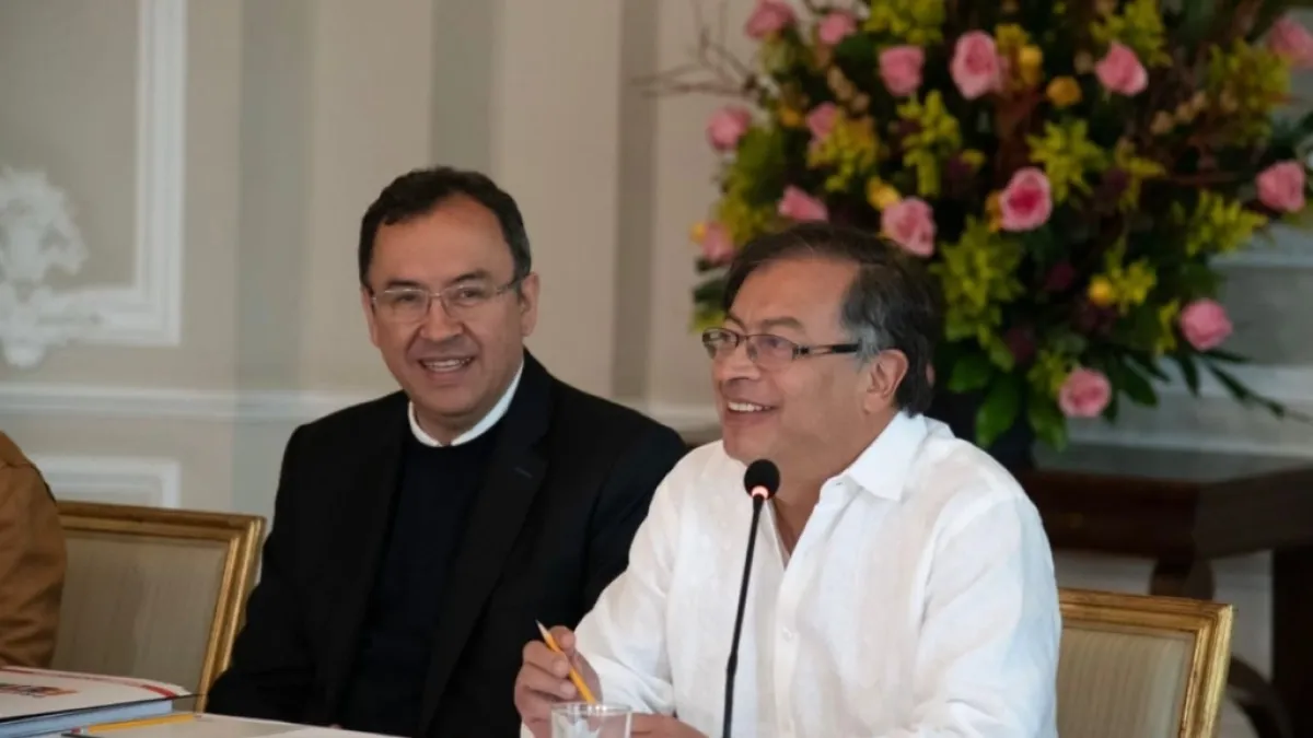 Alfonso Prada renunció a la embajada de Colombia en Francia un día antes del fin del gobierno Petro