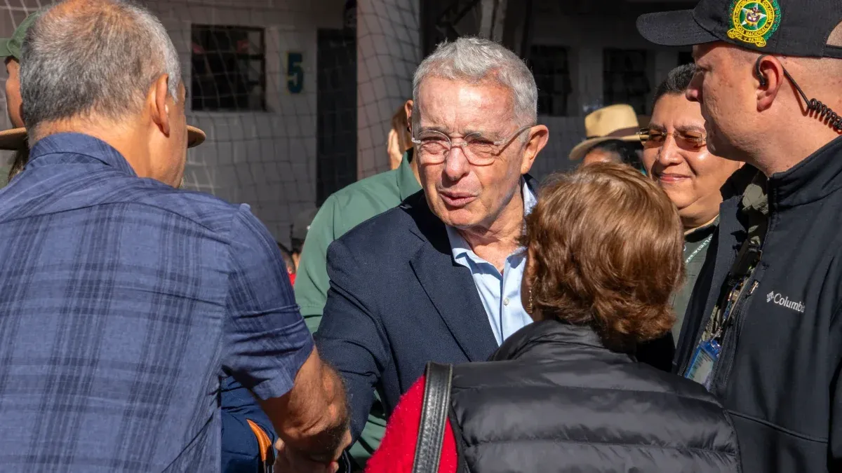 Uribe pone en duda su asistencia a la posesión de Abelardo de la Espriella