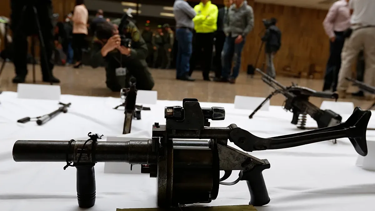 De la Espriella levanta la suspensión de los permisos para portar armas en Colombia