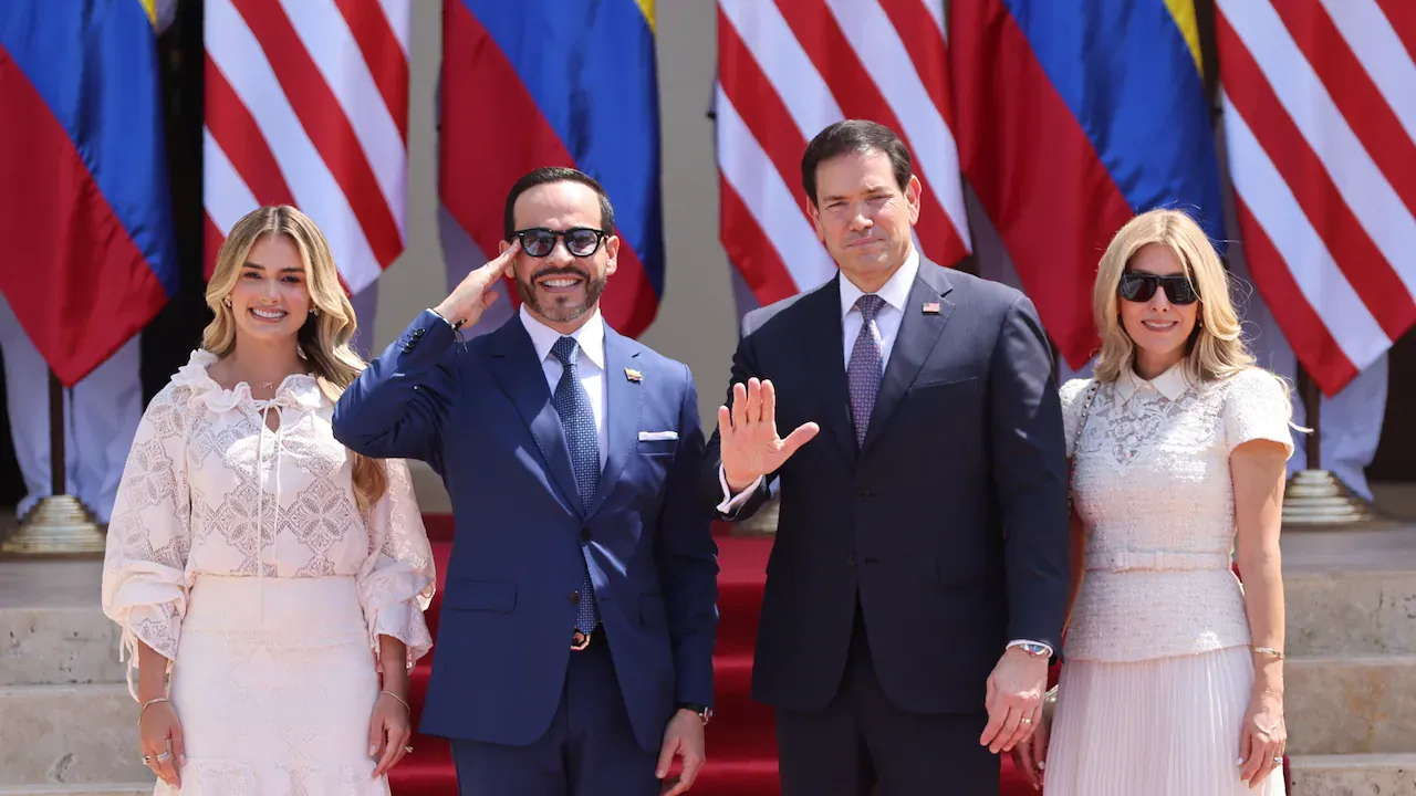 Marco Rubio aterrizó en Barranquilla y fue recibido por De la Espriella y la primera dama