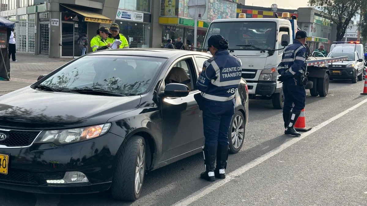 El Ministerio de Transporte restringe la actuación de los carros cazafotomultas