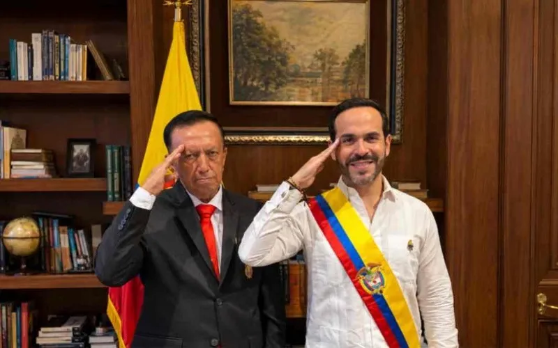 Así se tejió la banda presidencial que lucirá Abelardo De La Espriella en su investidura