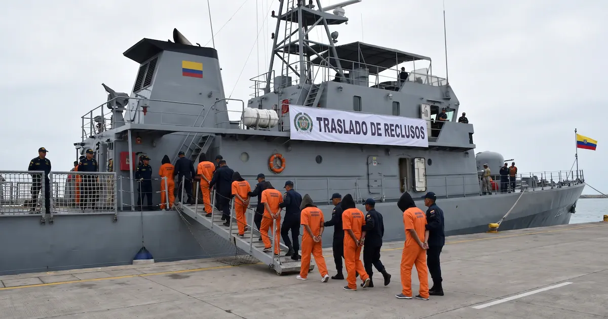 El gobierno de Abelardo de la Espriella plantea aislar a 40 reclusos de alta peligrosidad en buques de la Armada