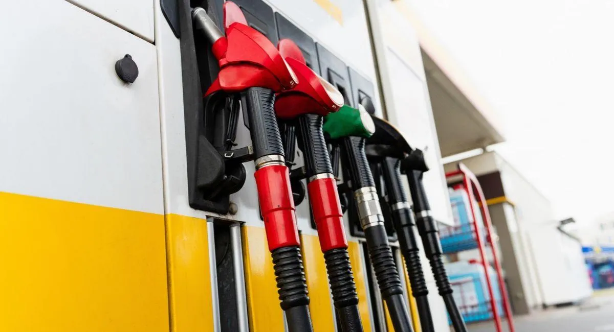 Gobierno reversa el aumento de $46 en la gasolina previsto para octubre