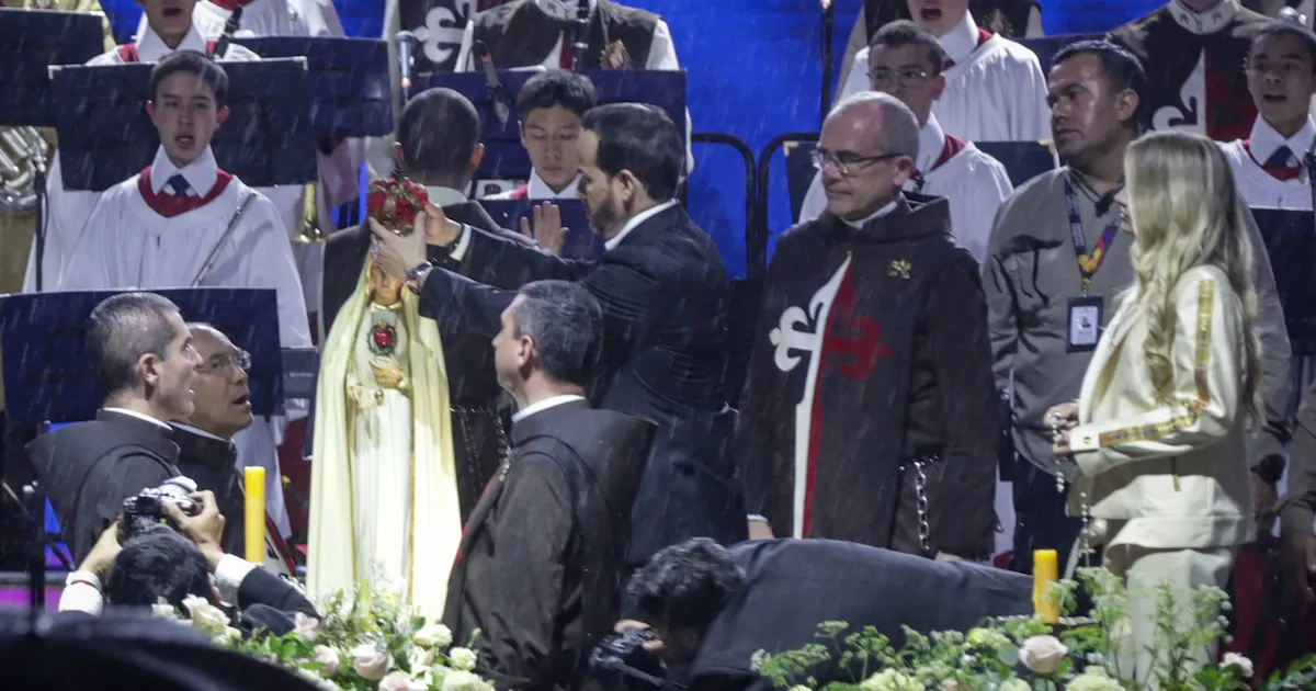 Juez ordena a Abelardo de la Espriella no usar su cargo para actos religiosos oficiales