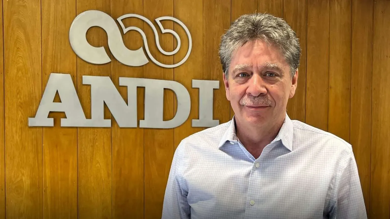 Bruce Mac Master deja la presidencia de la ANDI en medio de tensiones con el Gobierno