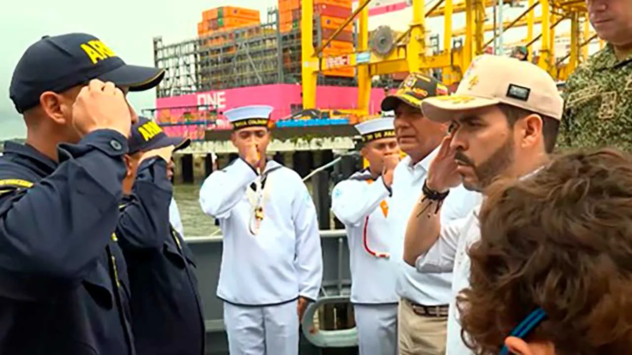 “Buenaventura no será más la tierra del olvido”: Abelardo De La Espriella visita la Base Naval afectada por el terremoto