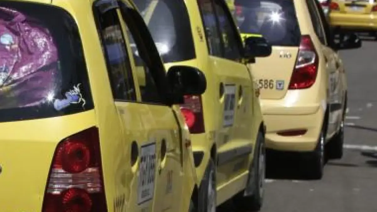 Mintransporte expide un nuevo decreto que ajusta las reglas para los taxis en Colombia