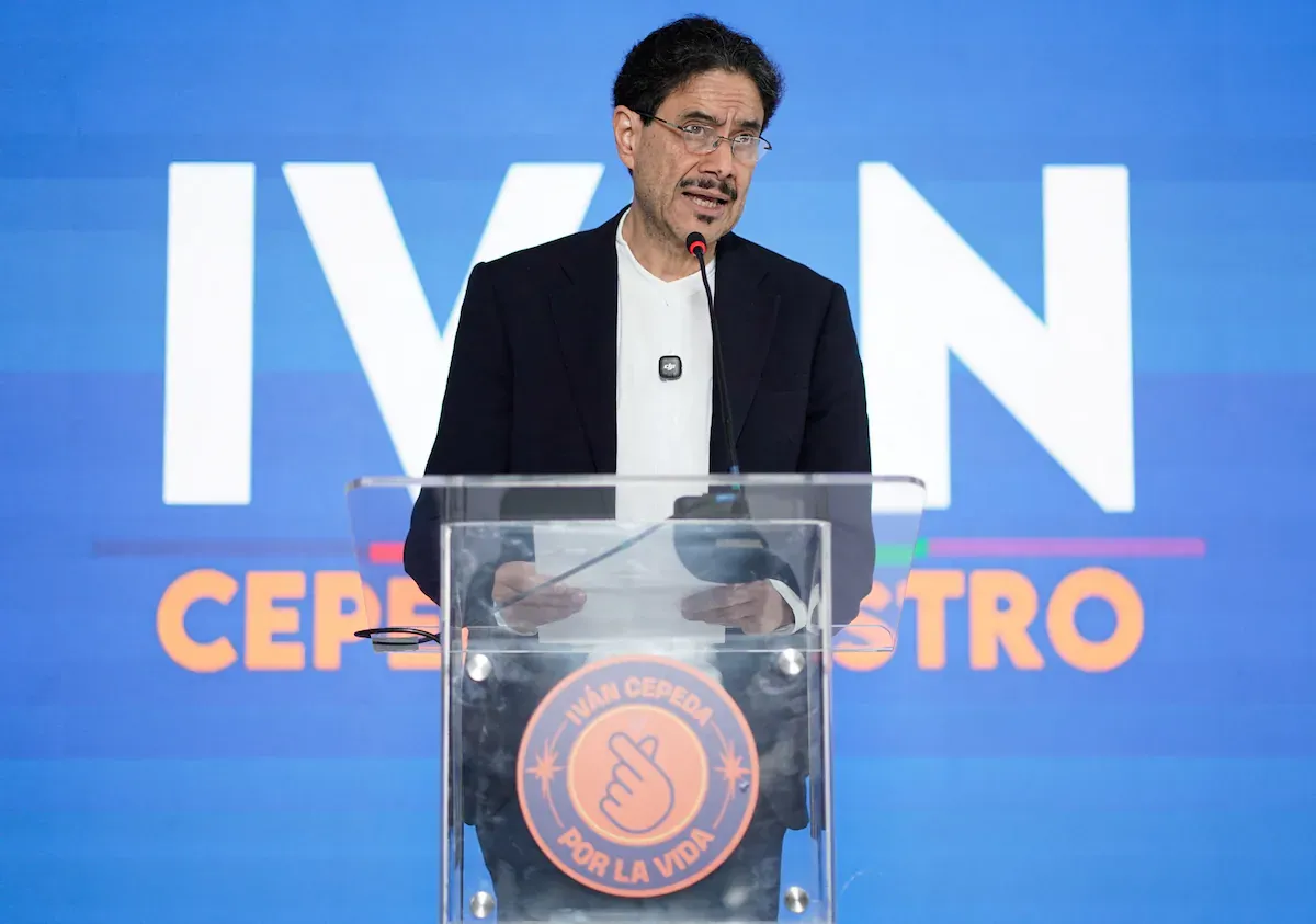 Senador Cepeda condiciona la posesión de De la Espriella a la renuncia de su ciudadanía estadounidense