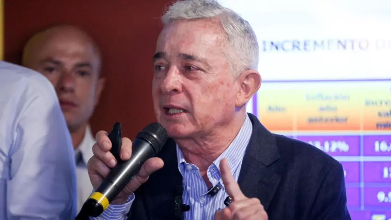 Uribe pide “cero persecución” a Petro y De la Espriella al próximo contralor general